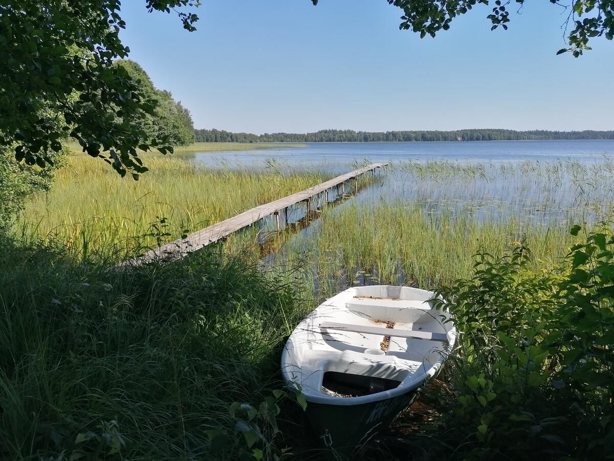 Дома для отпуска Vacation home by the lake with sauna Stalbe