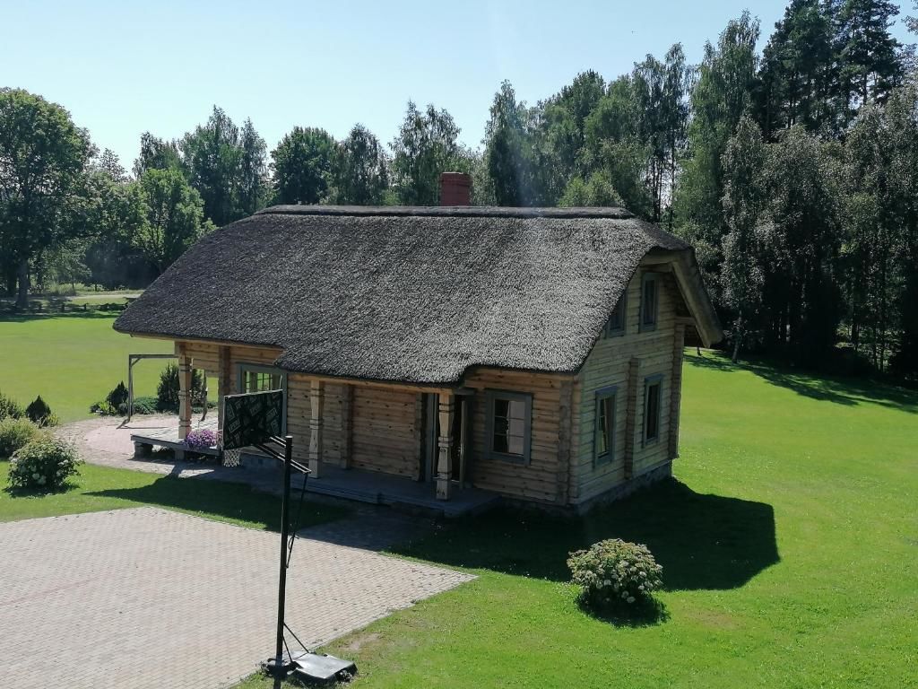 Дома для отпуска Vacation home by the lake with sauna Stalbe