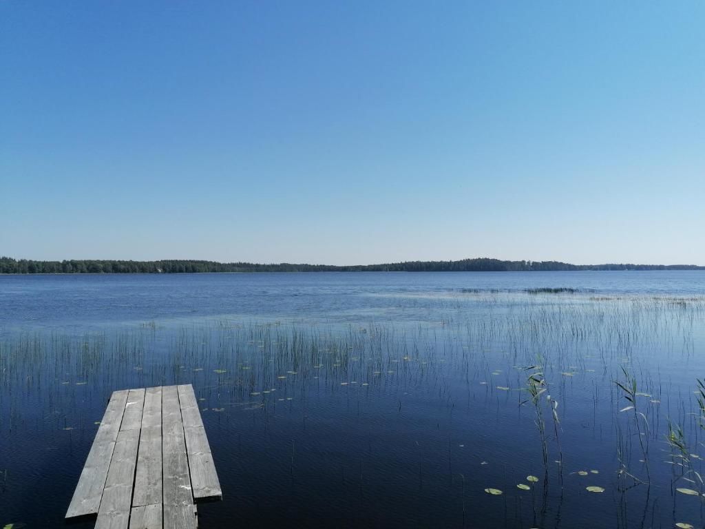 Дома для отпуска Vacation home by the lake with sauna Stalbe